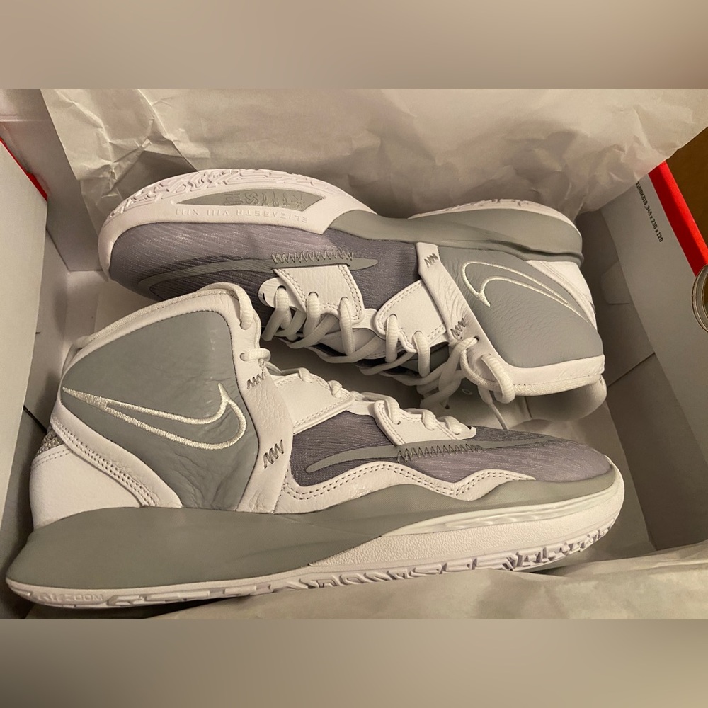 The Nike Kyrie Infinity TB Wolf Grey Basketball Shoes SZ Men 9 Women 10.5